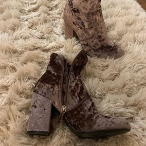 Steve Madden mauve velvet booties (8)